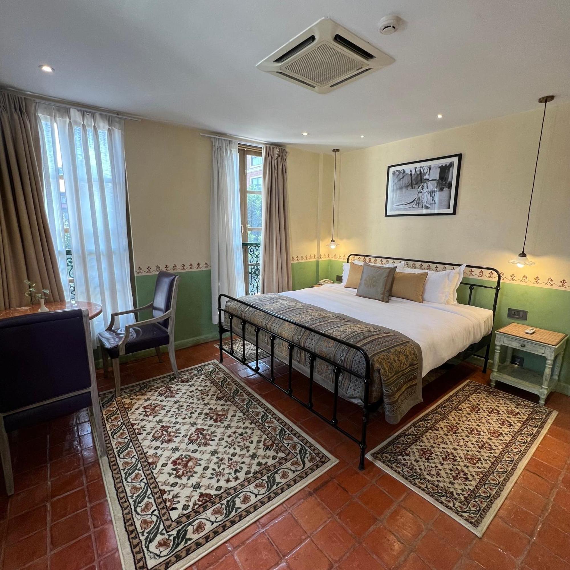 Seto Ghar Hotel Kathmandu Exterior photo